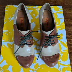 Women's size 7.5 Miz Mooz oxfords